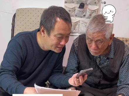 当爷爷在生活中遇到很多问题的时候 ,我教会了爷爷使用豆包,从此爷爷多了一个无话不谈的宝贝! #人类对豆包的开发不足百分之一 #回家第一件事是教爸妈用豆包