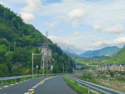 整理一下皖浙天路,浙西天路的路线,供大家参考一下,有兴趣的可以先收藏,目前这条路线相对人少,而且离皖南川藏线很近,不用都去皖南川藏线堵车,可以来这里跑一跑。#皖浙天路 #浙西天路 #江浙沪周边游