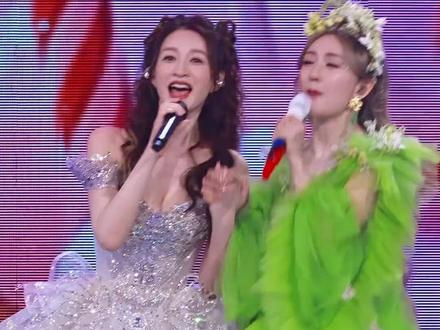 笨蛋美人在线演我 #李小冉 #搞笑 #娱乐 #谢娜 #演唱会