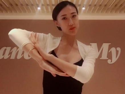 小船谣手势舞教学视频,大家可以一起学起来啦!小舞花还是很有挑战的!大家一起加油哦!