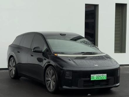 很多理想i6车主提车后,只会简单调座椅,其实主驾的座椅、面容ID、专属声音一套设置好,才是真正的专属驾乘感!今天手把手教大家,从座椅调节到智能识别,一步到位全搞定。#理想i6 #用车小知识