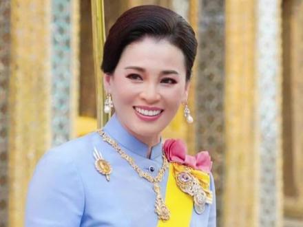 苏提达王后强颜欢笑,瑞士嫡子沦为私生子,地位还不如二王子 #王室