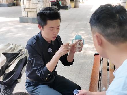 别再被假ppsu奶瓶坑害我们的下一代了,家长们擦亮眼睛 #真实生活分享计划 #记录真实采访 #毒奶瓶 #ppsu奶瓶 #母婴 经过几天测试,内心五味杂陈,各位家长都可以把自己养娃过程中踩过的坑分享出来,你的每一个分享,都有可能会帮助到无数个家庭的孩子,感谢您的善意之举!!!