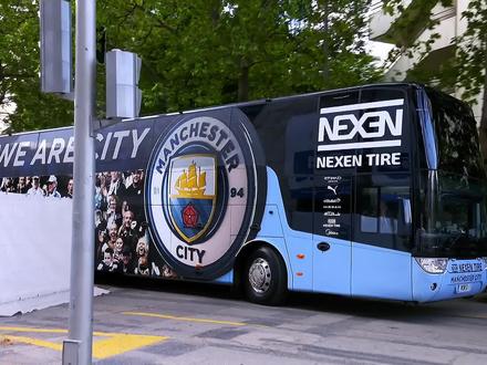 90%的球迷不知道的秘密:主场与客场比赛是两回事,曼城大巴再远也要开! #dou来足球季 #皇马3比1曼城