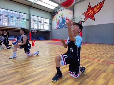 低年龄段的学员 还不会低手上篮吗❓
快来跟着我们一起学习吧❗️
#低手上篮教学#篮球基本功
#鄠之星🏀俱乐部