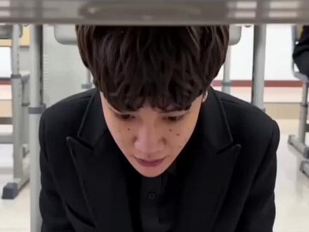 不是怎么连班主任都是忧郁萝卜头啊笑死我了🌚🌚🌚#忧郁萝卜头