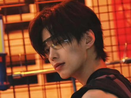 听到这个何与进行曲没有苹果肌保持扁平的义务!#何与 #何与进行曲 #靳朝 #周柯宇 #双轨