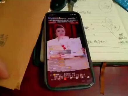 #快来围观 #泉意 #哈哈哈马琳 与你相识是因为9.9的喷雾,雾很细,如你所说,像极了你的心,很细很柔软,后面一发不可收拾,换掉了所有,改成了泉意,一是哈哈哈马琳的性格,价值观吸引了,二是泉意产品很硬,性价比适合老百姓。从给舅舅拍视频拍房子开始关注,到后来因为赠品拍正品,面膜都放不下,还是每次大场都会跟随,到后来因为公司的事情要关掉,清货,总觉得不会散场,还没去吃上你所愿的串串呢!物以类聚,人以群分,网红的意义或许在这种暗暗的影响中,潜移默化的过程影响了很多人!视频号下单多余抖音号,这是经验#今天在泉意下单了吗 #热门