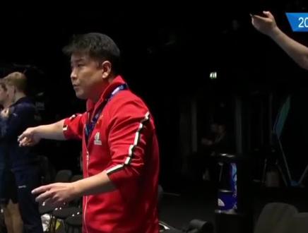 林诗栋暂停期间王皓教练场外指导#林诗栋 #中国男团VS瑞典男团