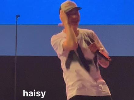 #韩国大学校庆 #zico #anysong #韩娱 #hiphop#zico校庆直拍
zico退伍后第一场演出,还是那句话,感谢汉阳大学