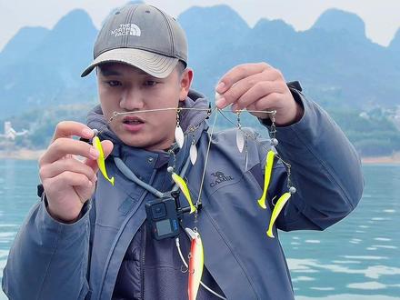 #万峰湖路亚 #拖钓 #阿拉巴马钓组 #路亚翘嘴技巧 #新手路亚教学 又到了拖钓的季节,大家赶快去试试吧!铁皮船都可以拖到的!