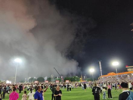 #贵州榕江村超联赛 听说当年设计香港回归时的烟花设计师到我们榕江来给我们呈现的烟花盛宴,真的让人感觉目不暇接,幸福感爆棚啦