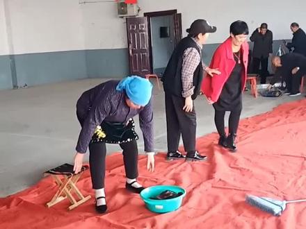 #今天九九重阳 ,南抉村舞台表演 ,老来难,演出现场视频 ,这个小品演的很有教育意义 为他们点赞 。