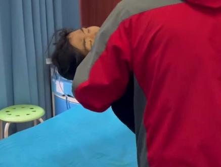 湖南七星山荒野求生最后一名女选手“冷美人”送医后遗憾退赛!#荒野求生