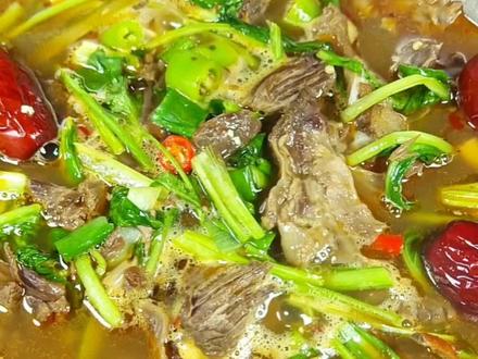 这样做的狗汤,汤鲜味美,回味无穷!#美食教程 #家常菜 #跟着抖音学做菜 @DOU+小助手