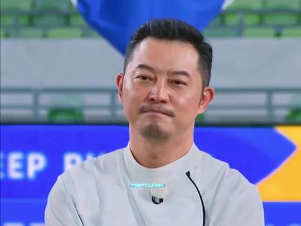 沙溢撕白鹿名牌被甩脸 前辈卑微替罚太心酸 #奔跑吧 #沙溢 #白鹿 #撕名牌 #综艺名场面