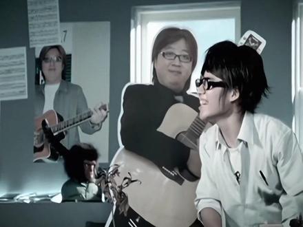 华语最强“天后推手”!袁惟仁在乐坛的地位究竟有多高? 2026年2月2日,袁惟仁在家中平静离世,享年57岁,他一生创作了 170 多首歌曲,大多是情歌,每首都饱含真挚情感。他被业内称为 “天王天后的金曲推手”,用音乐影响了整个华语乐坛的发展轨迹。小胖老师,谢谢你用音乐征服了我们的青春,你留下的金曲,将永远不会落幕!#袁惟仁 #王菲 #那英 #经典老歌 #盘点