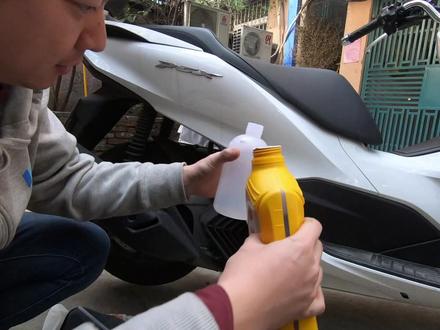 本田PCX160 摩托车 自己动手保养 自己DIY 换机油 机滤 齿轮油
#PCX160 #机油保养 #摩托车机油 #保养换机油 #机滤更换