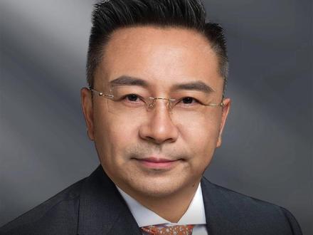 聪明人进一步,智慧的人退一步。 看看李嘉诚的“吃亏哲学”成就百年帝国 #年薪百万 #财商 #核心竞争力 #人生哲学