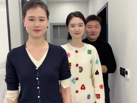 我们仨一起跳个舞,祝大家除夕快乐~ #喜欢跳舞哪里都是舞台 #除夕快乐 #合拍手势舞