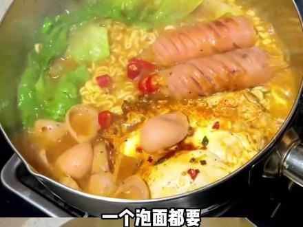 吃泡面都要加肠加鸡蛋的国家,就别聊恩格尔系数了吧 #美食神探局 #吃货日常 #民以食为天