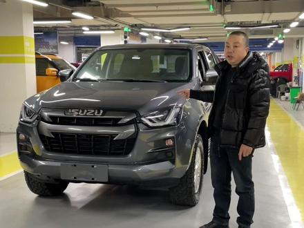 新到24年精品一手江西五十铃铃拓,自动8AT四驱加长货箱。新款内饰外观同形dMAX,无事故发动机变速器底盘都好。新车办完16万多.现在支持按揭4万左右提车.