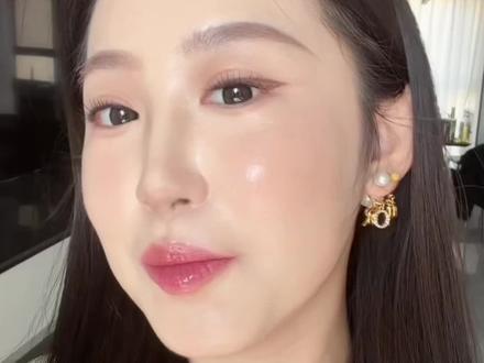 终于画出这种水光感的妆容了 好润啊!显得人都年轻了好几岁!# 定妆 # 水光肌