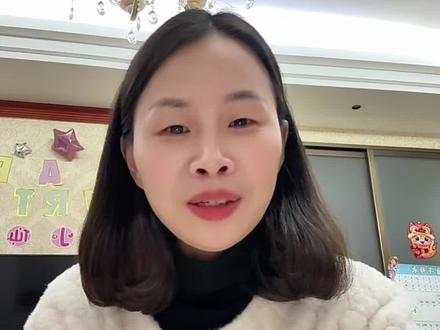 明天就要立春了,没想到立春居然还分早晚,这里头的讲究可多了。古人讲究中午12点之前立春算早立春,12点之后立春就是晚立春。今年立春的时间是2026年2月4日凌晨4点1分51秒,所以今年是早立春。
民间普遍认为早立春好一些,因为意味着这一年比较暖和。相反晚立春可能就会比较冷,甚至会影响粮食的收成,所以人们普遍喜欢早立春。立春是二十四节气之首,古人的讲究可多了,给您讲几个对现代人仍然有借鉴意义的。
第一、得早起,少平躺。春天充满了生发之气,白天变长,晚上变短,这正是开始调节作息节奏的好时机,更要有一个好的精神面貌以迎接万物复苏。
• 第二、不要吵架,不要做口舌之争,和和气气,新年新面貌。一个好的心情,好的开始才能迎来和和美美的一年,顺顺利利。
• 第三、咬春。除了吃春饼之外,再弄个萝卜。俗话说立春抱着萝卜咬,这一年肯定错不了。
最后祝您好运连连一整年,幸福开心万万年。
#立春习俗 #传统习俗 #二十四节气 #立春#热门话题