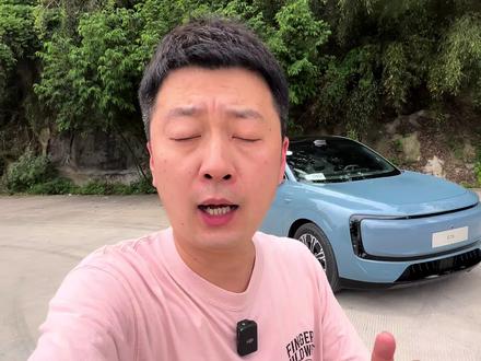 两驱版奥迪E7X怎么样。对于大部分使用场景来说,两驱版的奥迪E7X足以满足,而且它的配置相当丰富,最主要的是整个体动态表现也相当奥级,比较推荐!