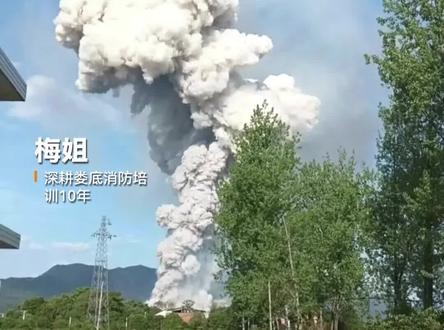 "去查了查浏阳不查不知道,一查才知道。原来浏阳烟花不仅年产值高达数百亿,还被称为全球花炮之都。浏阳是湖南的一个小城市,做花炮呢,已经有几百年的历史,现在这里已经有400多家花炮厂,2025年的年产值更是超500亿,全球每三支烟花就有一支是浏阳造,比如北京奥运,春晚的烟花,很多都是浏阳做的,他的烟花卖到全球100多个国家,出口量占到全国七成,靠的就是它的质量好,样式多,浏阳靠老手艺做成大产业,真的很厉害,说不定咱们过年放的还是浏阳的烟花呢。" #娄底消防培训梅姐#湖南浏阳烟花厂# 木维塔科技有限公司。