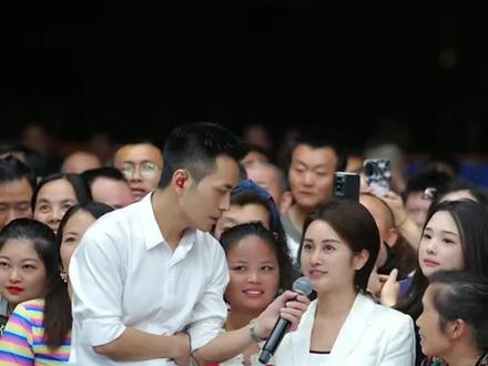 唐杰,你的妈妈杨子馨在找你索图大舞台#索图大舞台 #奉节站活动 #情感共鸣名场面 #正能量传递 #亲情治愈时刻