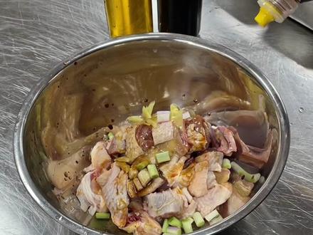 在广东才能吃到的传统滑鸡煲仔饭,煲仔饭,要有锅巴才好吃的#美食教程持续更新 #广东美食推荐官