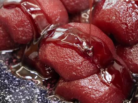 干燥的冬天就应该多吃红酒醉雪梨,做法简单,酸酸甜甜好吃特滋润##在家做美食 #红酒醉梨 #抖音美食创作人 @抖音美食