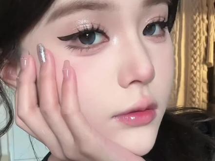 而且这种蓝黑色真的不挑人#拉拜诗 #眼妆 #原相机