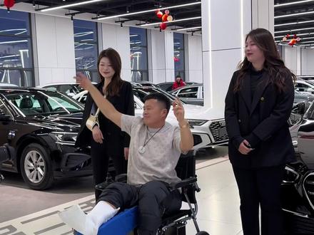 #陈建泽#王十七 合体,第一次看见坐轮椅跳舞,记得点赞👍#搞笑