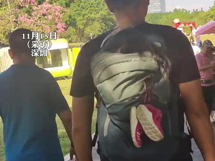 “笑到疲劳都没了!”“便携式”带娃方案火了,背包里竟探出个小脑袋,网友:建议全国奶爸统一配发(感谢@明月 )#爸爸带娃#萌娃#搞笑