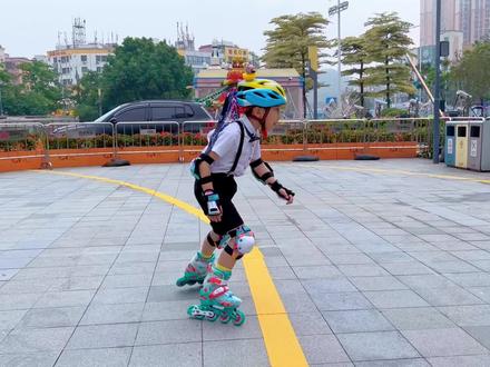 孩子初学轮滑,该如何刹车?今天教会你两招:脚跟刹车和A字刹车#轮滑 #幼儿园 #运动 #轮滑教学 #轮滑培训 #儿童轮滑 #初级轮滑 #亲子互动 #萌娃成长计划 #童趣教学