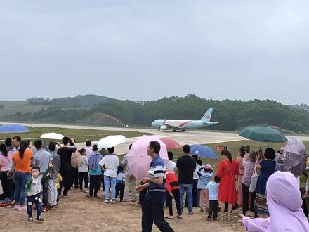 在玉林看飞机的人,被一些外地人说是穷人和农民,还说广西很穷