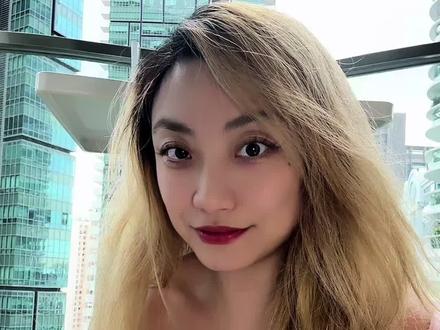 🇪🇸刚给我西班牙的朋友打电话,你们葡萄都吃错啦! 第一不要选晴王,太大了吃不完,其次要在桌子下面吃,最后欢迎跟着我的视频一起倒数吧!
#吃12颗葡萄 #西班牙 #跨年 #跨年夜 #海外生活