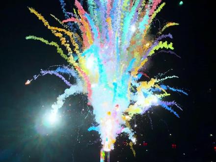 小年就要放最小的七彩祥云! #吉七彩 #最小的七彩祥云 #烟花 #燃放烟花爆竹需谨慎 #南方小年