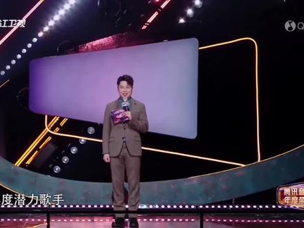 “从此在大场面 我不再站旁边”
陪你走向更大的颁奖台#邓佳鑫2025腾讯音乐榜年度潜力歌手@邓佳鑫 #邓佳鑫