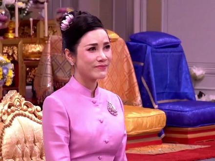 诗妮娜才是泰王心腹,留在德国抚养提帮功,未来有可能当王太后