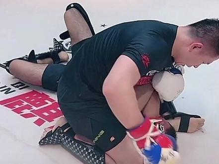 #综合格斗 #王赛vs假播求 全程吊打 让你还嘴炮吗 就扇你嘴巴子