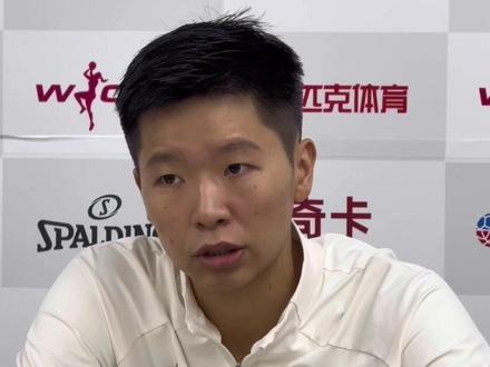 #东莞新彤盛女篮 功勋老将于东、沈怡告别赛场,黄思静表示感谢两位功勋老将对球队的付出与帮助。杨舒予则表示要继续传承两位姐姐对篮球的精神和意志。