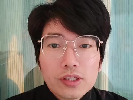 《惊蛰无声》
第二个预售票房破亿
春节档总预售超5亿!
到今天(2.16)下午5点半
《惊蛰无声》预售票房也破亿了
成为继《飞驰人生3》之后
第二个破亿的电影
《熊出没》也已经
反超了《星河入梦》
8部春节档新片
总预售已经超5亿
第一名《飞驰人生3》2.34亿
占了一半
第二名《惊蛰无声》1.02亿
第三名《镖人:风起大漠》0.59亿
第四名《熊出没·年年有熊》0.57亿
第五名《星河入梦》0.33亿
第六名《熊猫计划之部落奇遇记》0.25亿
第七名《夜王》170万
第八名《消失的我》6880块
明天就要正式上映了
你准备去看哪部?
#过年一起聊电影 #春节档电影你最期待哪一部
#飞驰人生3 #惊蛰无声 #镖人风起大漠