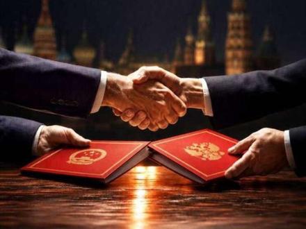 中俄联合声明深度解读:十个隐藏细节!读懂大国协作深意 #全球深度看抖音 #全球创作者计划 #零基础看懂全球 #时代的荣耀 #时代砺剑高燃出列
本期视频提及的事件及信息来源如下:
1.《中俄元首会晤,金句来了》,来自 新华社,发布时间2026-05-21
2.《5月20日,中俄两国元首签署并发表《中华人民共和国和俄罗斯联邦关于进一步加强全面战略协作、深化睦邻友好合作的联合声明》》,来自 人民日报 ,发布时间2026-05-20
3.《俄罗斯总统普京结束访华 乘专机离开北京》,来自 中国新闻网,发布时间2026-05-20
4.《普京:一日不见如隔三秋》,来自 新华社 ,发布时间 2026-05-20