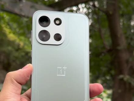 一加Turbo6提前上手体验!定档1月8号发布!这次不仅搭载骁龙8系列处理器,竟然还采用了1.5K分辨率京东方屏幕,还自研了Display P3 lite显示芯片!定位于性能和续航的新体验,还有京东方165Hz刷新率,超声波指纹,X轴马达,立体声双扬声器,还有9000毫安以上大电池,你们觉得定价多少合适呢?交流一波?#一加turbo6 #手机 #一加15 #数码科技 #一加Turbo系列