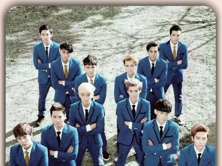 他们不仅仅是舞台上光芒万丈的偶像,更是我们用整个青春去喜欢的一群人