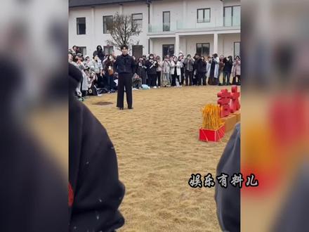 郭宇欣和陈添祥新剧开机仪式,郭宇欣发言还是一如既往的松弛感!#郭宇欣 #陈添祥