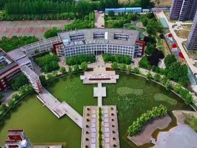 学生给周职捧手上,周职给学生摔地上#好大学不需要宣传#周口职业技术学院